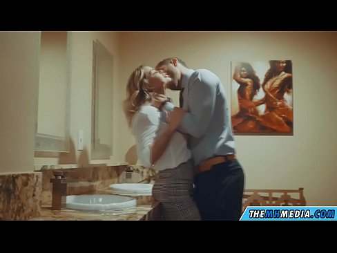 ❤️ Pamene blonde wabusty akunyengererani m'chimbudzi cha anthu onse Zolaula zapakhomo pa ny.com-porn-mz.ru  ❌️❤